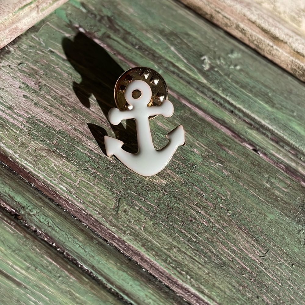 Anchor pin